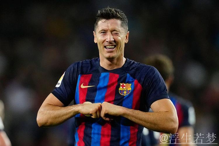 莱万愿意降薪续约巴萨,德科表示需全面考量 莱万愿意降薪续约巴萨,德科表示需全面考量