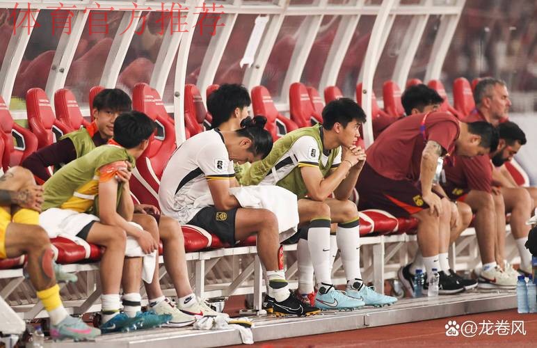 国足抵达马来西亚 当晚首训一丝不苟 国足抵达马来西亚 当晚首训一丝不苟